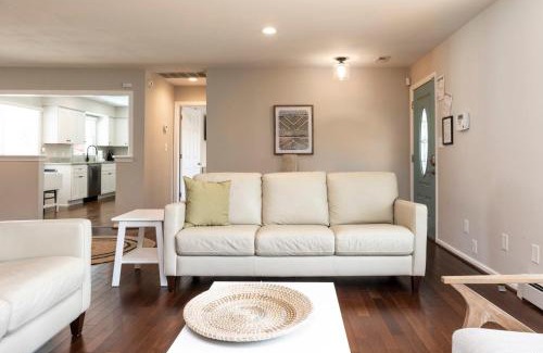 Northeast Virginia Beach Casa | The VIBE House with POOL