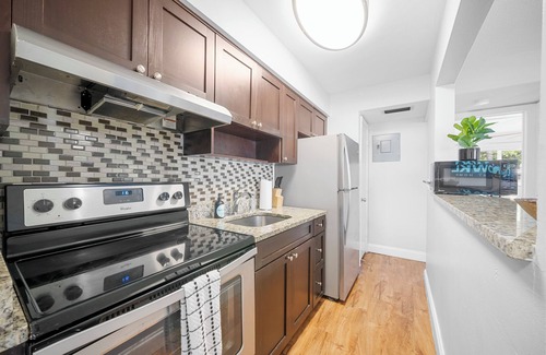 Central Oakland Park Apartamento | The Victor Apartments by Lowk