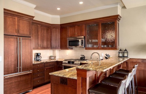 Downtown Steamboat Springs Condominio | The Victoria 4 1 Bedroom Condo by RedAwning