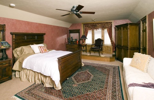 Bellevue Cama Y Desayuno | The Victorian Tudor Inn