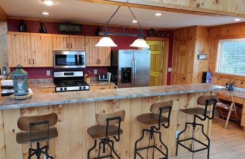 Apple Ridge Cabina | The View 4BR/4BA Mountain Lodge with Views near Blowing Rock