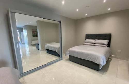 Newry Apartamento | The View Apartment 2 - Luxury Open Plan Apartment with City Views