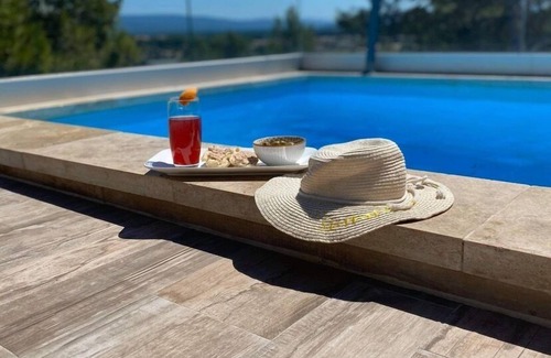 Vedene Villa | California-style villa THE VIEW with suspended pool