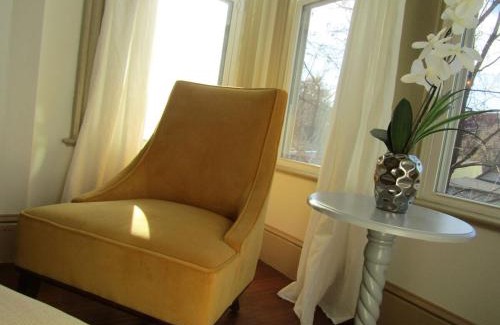 Anacostia Casa | The View DC Elegant King Bed Parking Privacy