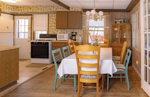 Michigan City Apartamento | The View from this Lakeside Cottage with Beach in Backyard, is BEAUTIFUL!