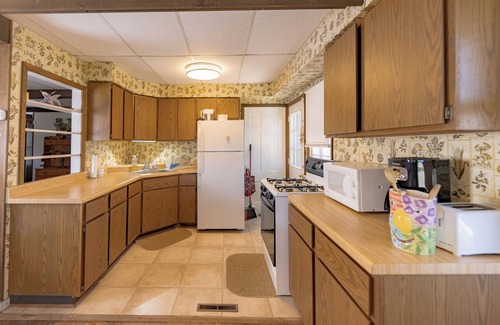 Michigan City Apartamento | The View from this Lakeside Cottage with Beach in Backyard, is BEAUTIFUL!
