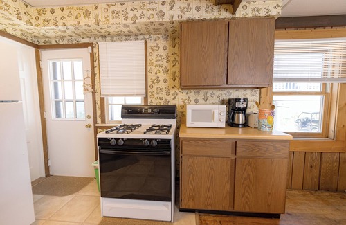 Michigan City Apartamento | The View from this Lakeside Cottage with Beach in Backyard, is BEAUTIFUL!