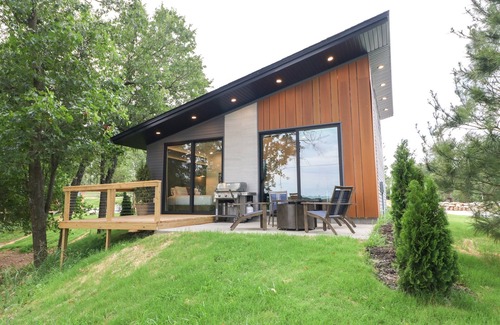 Grove Cabina | The View on Grand Epic Lake Views Modern Luxury