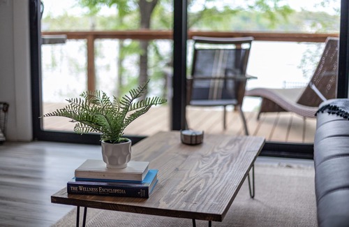 Grove Cabina | 'The View on Grand' Epic Lake Views*Modern Luxury