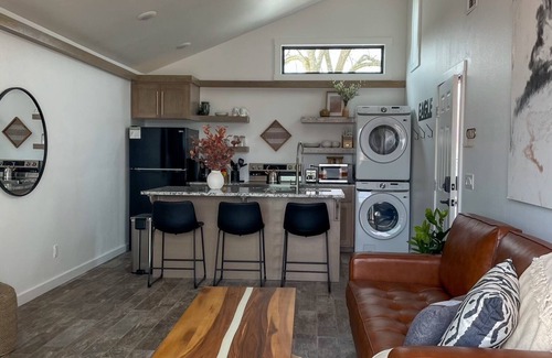 Grove Cabina | 'The View on Grand' Epic Lake Views Modern Luxury
