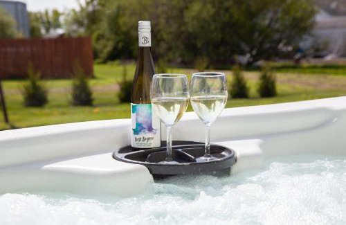Geneva Casa | The View on Seneca Hot Tub Fire Pit Lake Views