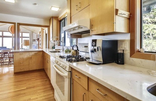 Cannon Beach Casa | The Viewpoint - Oceanfront! - Beachcomber Vacation Homes