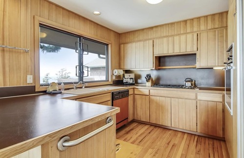 Cannon Beach Casa | The Viewpoint - Oceanfront! - Beachcomber Vacation Homes