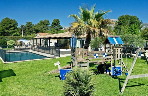 Aubagne Villa | The "Villa Garlaban" in Provence classified 5*****
