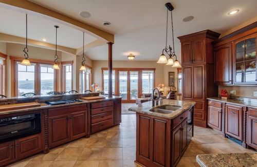 Town of Jerusalem Casa | The Villa on Esperanza: Luxury home with hot tub, sauna, theatre room, stunning Keuka lake view