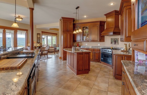 Town of Jerusalem Casa | The Villa on Esperanza: Luxury home with hot tub, sauna, theatre room, stunning Keuka lake view