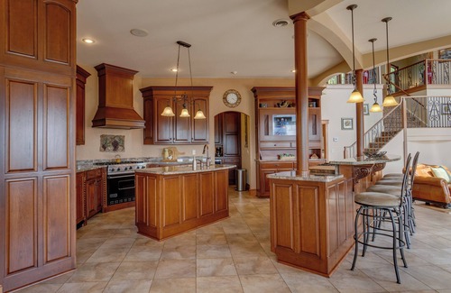 Town of Jerusalem Casa | The Villa on Esperanza: Luxury home with hot tub, sauna, theatre room, stunning Keuka lake view