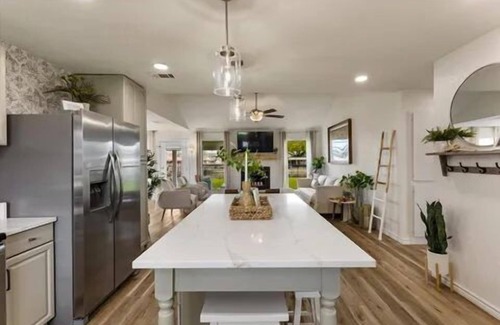 Granbury Casa | The Villa on Lake Granbury w/Hot Tub for up to 8 Guests