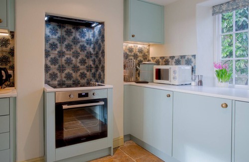 Coberley Casa | The Villa - Rustic Chic 3BD with Private Garden!