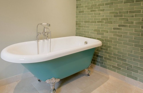 Coberley Casa | The Villa - Rustic Chic 3BD with Private Garden!