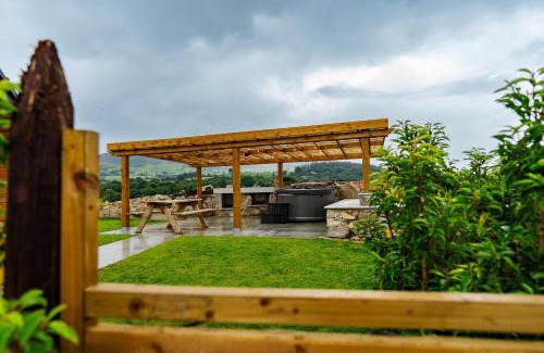 Newry Complejo | The Village at The Rocks - Luxury Glamping Resort