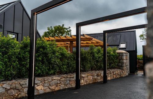 Newry Complejo | The Village at The Rocks - Luxury Glamping Resort