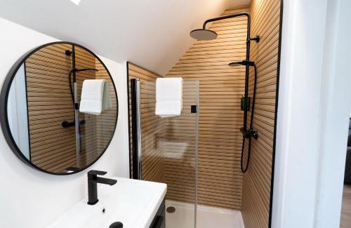 Newry Complejo | The Village at The Rocks - Luxury Glamping Resort