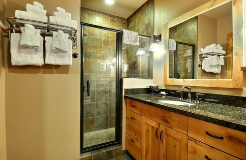 Big Sky Cabina | The Village Center at Big Sky Resort