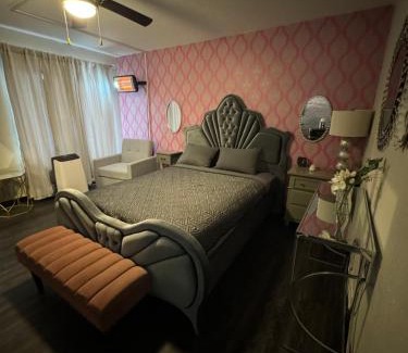Milwaukee Hotel | The Village Inn Hotel