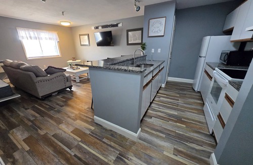 Gilford Casa | The Village of Paugus Bay Studio Close To It All!