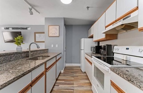 Gilford Casa | The Village of Paugus Bay Studio Close To It All!