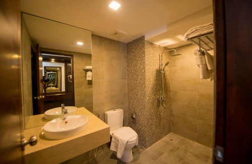 Ngwe Saung Hotel | The Village Resort