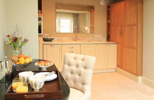 Winchcombe Apartamento | The Vine: un lujoso ala de la casa con impresionantes vistas y tragaluz para observar las estrellas