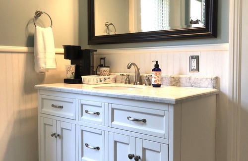 Azalia Cama Y Desayuno | The Vine Bed & Breakfast LLC