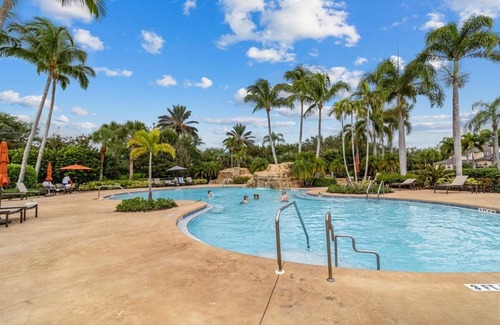 Vineyards Villa | The Vineyards, 2 King Beds, Sauna, Pool & Spa