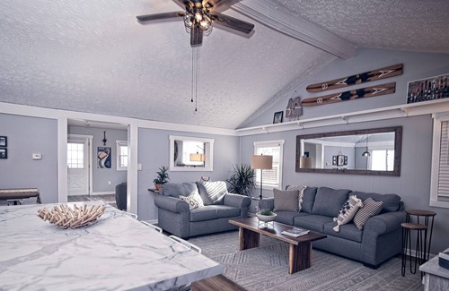 Lakeview Cabaña | The Vintage Cottage at Indian Lake open views of the lake.
