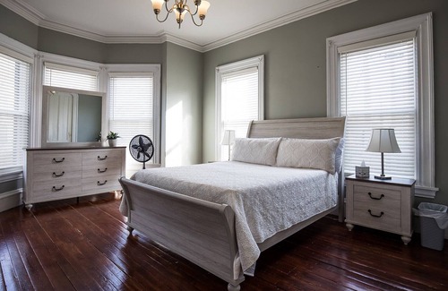 Providence Apartamento | The Vintage Victorian - 3 Queen Beds / Large Rooms
