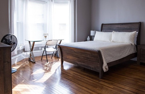 Providence Apartamento | The Vintage Victorian - 3 Queen Beds / Large Rooms