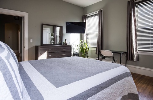 Providence Apartamento | The Vintage Victorian - 3 Queen Beds / Large Rooms