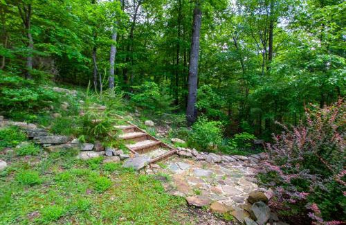 Sevierville Casa | The Vision Mtn View Hot Tub Wood Fireplace