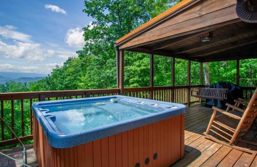 Sevierville Casa | The Vision Mtn View Hot Tub Wood Fireplace