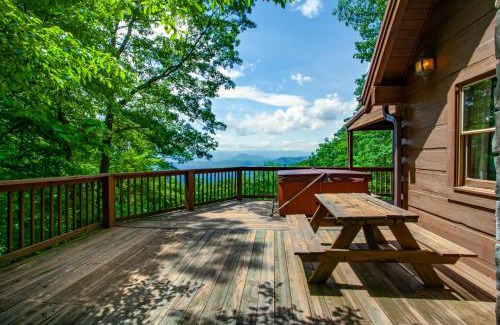 Sevierville Casa | The Vision Mtn View Hot Tub Wood Fireplace