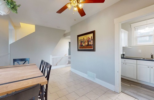 Hyde Park Apartamento | The Vista View Villa 2 - Charming Retreat for 4! 10 Min to Downtown