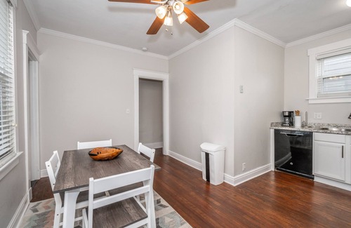 Hyde Park Condominio | The Vista View Villa 1 – Amazing Getaway for 2! 10 Min to Downtown
