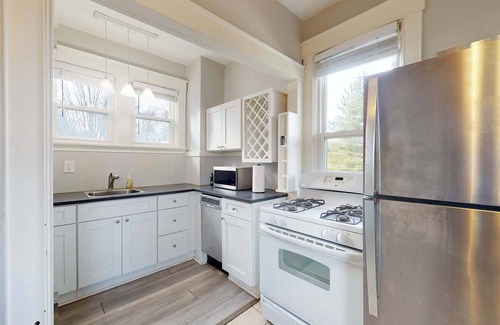 Hyde Park Apartamento | The Vista View Villa 2 – Charming Retreat for 4!