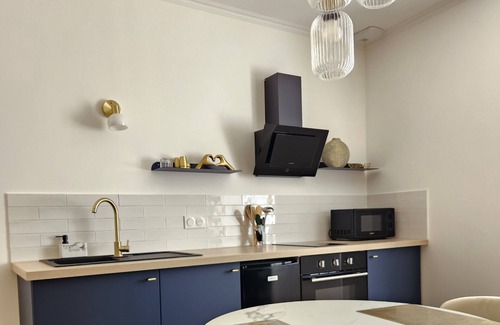 Doue-la-Fontaine Apartamento | The Volupté Suite - Luxury, calm and romance with private sauna and Jacuzzi