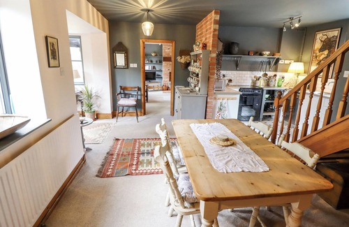 Orston Casa | THE WAGGON SHED, pet friendly, with open fire in Bottesford
