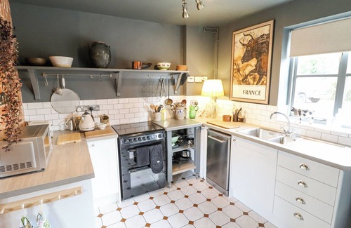 Orston Casa | THE WAGGON SHED, pet friendly, with open fire in Bottesford