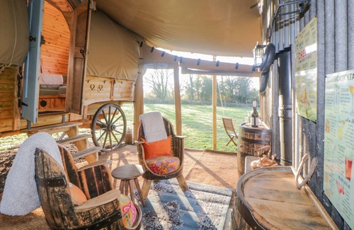 Ottery St Mary Cabaña | THE WAGON AT BURROW HILL, pet friendly in Ottery St Mary