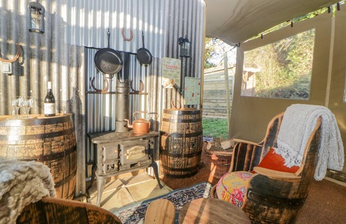 Ottery St Mary Cabaña | THE WAGON AT BURROW HILL, pet friendly in Ottery St Mary